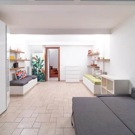 Διαμέρισμα Luxury & Cozy 90 Sqm Flat Facing “bosco Verticale” *